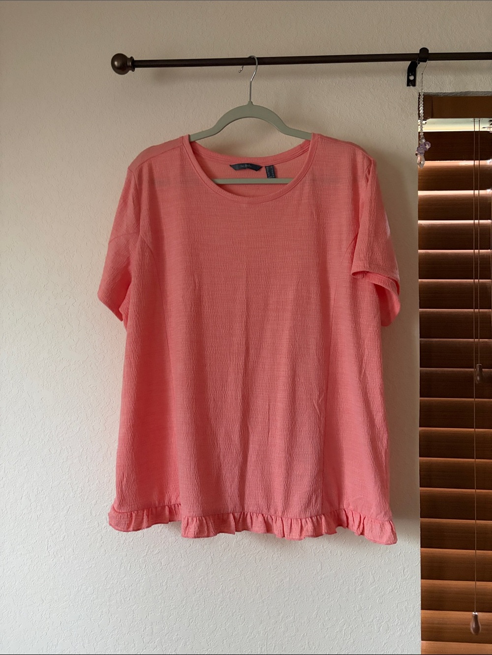 AnyBody Coral Pink Short Sleeve Ruffle-Hem Top